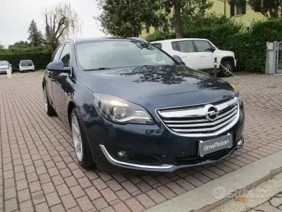 Usata Opel Insignia Cosmo 163 CV (119 kW) 2014 Bluazzurro Station wagon