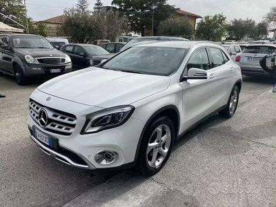 Usata Mercedes GLA200 135 CV (99 kW) 2019 Bianco SUV