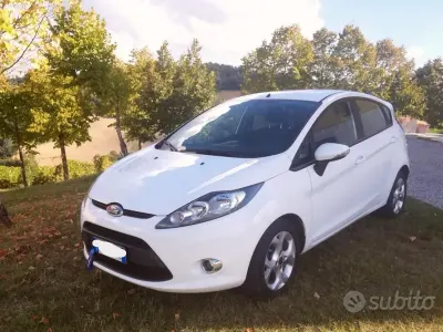 Usata Ford Fiesta Business Edition 70 CV (51 kW) 2012 Bianco Utilitaria