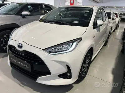 Begagnad Toyota Yaris Hybrid Trend 116 HK (85 kW) 2021 Vit Sedan