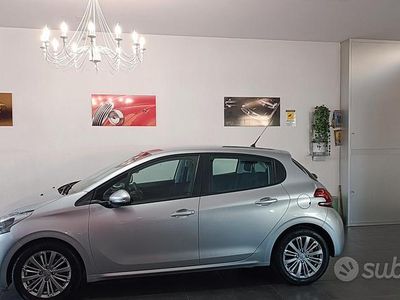 Usata Peugeot 208 Active 74 CV (54 kW) 2017 Grigio Utilitaria