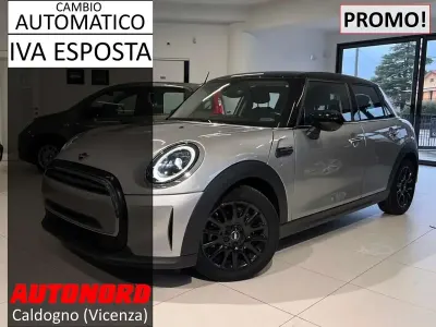 Usata Mini Cooper 131 CV (96 kW) 2023 Grigio Utilitaria