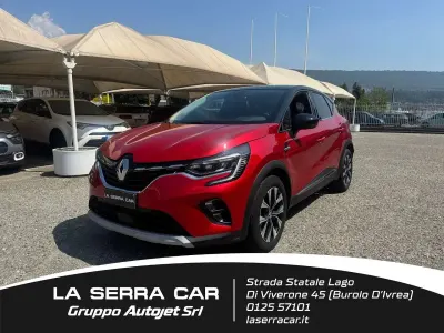 Usata Renault Captur Engineered 94 CV (69 kW) 2023 Rosso SUV