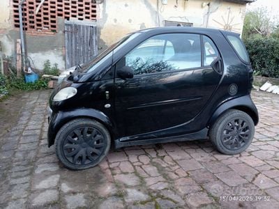 Usata Smart ForTwo Coupé 61 CV (44 kW) 2002 Nero Utilitaria