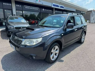 Usata Subaru Forester 147 CV (108 kW) 2010 Grigio SUV