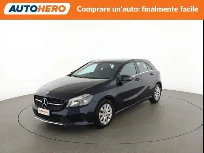 Usata Mercedes A180 Business 109 CV (80 kW) 2017 Blu/azzurro Utilitaria