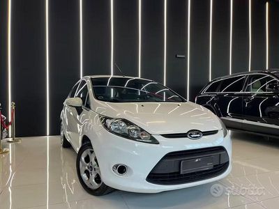 Usata Ford Fiesta Titanium 60 CV (44 kW) 2012 Bianco Utilitaria