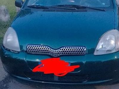 Usata Toyota Yaris 68 CV (50 kW) 2002 Verde Utilitaria