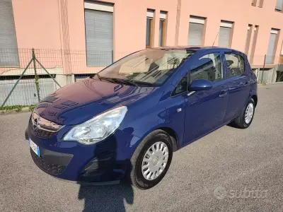 Usata Opel Corsa 65 CV (47 kW) 2013 Bluazzurro Utilitaria