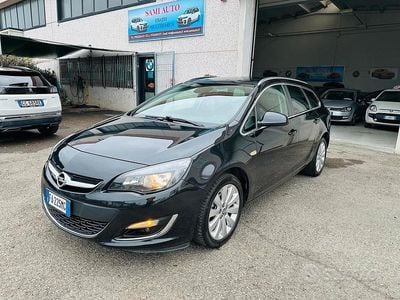 Usata Opel Astra 140 CV (102 kW) 2015 Nero Station wagon