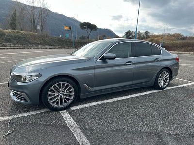 Usata BMW 530 Luxury Line 249 CV (183 kW) 2017 Blu Berlina
