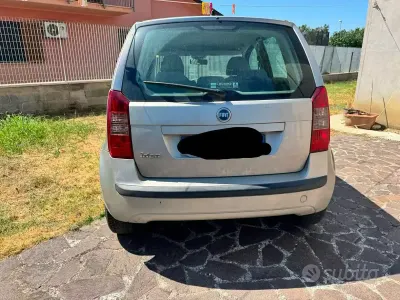 Usata Fiat Idea 95 CV (69 kW) 2004 Grigio Monovolume