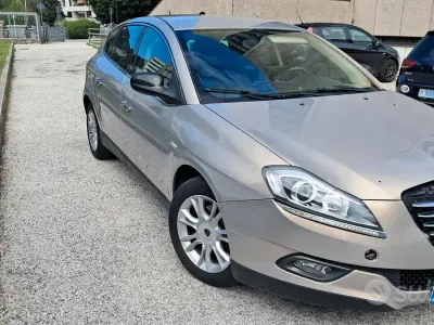 Usata Lancia Delta 105 CV (77 kW) 2011 Utilitaria