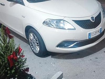 Usata Lancia Ypsilon 69 CV (50 kW) 2017 Bianco Utilitaria