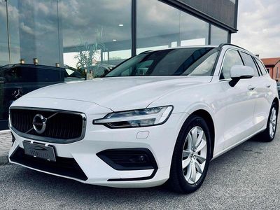 Usata Volvo V60 Momentum 197 CV (144 kW) 2021 Bianco Station wagon