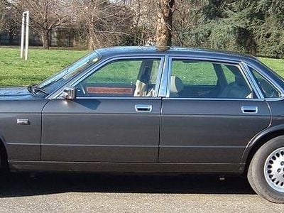 Usata Jaguar XJ Sovereign 199 CV (146 kW) 1988 Grigio Berlina