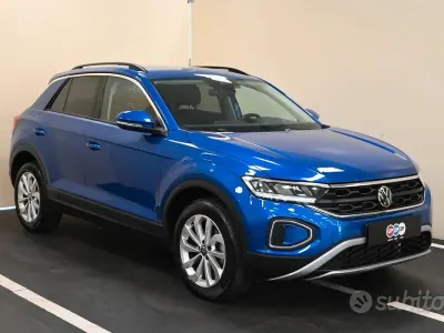 Usata VW T-Roc Sport 150 CV (110 kW) 2023 Blu SUV