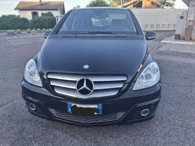 Usata Mercedes B180 Executive 109 CV (80 kW) 2011 Nero Utilitaria