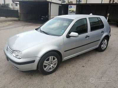 Usata VW Golf IV 101 CV (74 kW) 2002 Grigio Berlina