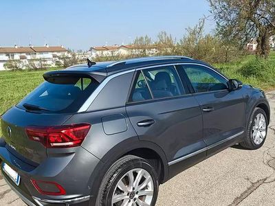 Usata VW T-Roc 116 CV (85 kW) 2023 Grigio SUV