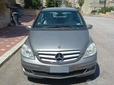 Usata Mercedes B200 140 CV (102 kW) 2009 Monovolume