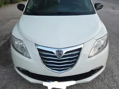 Usata Lancia Ypsilon 95 CV (69 kW) 2012 Bianco Utilitaria