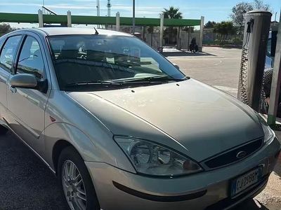 Usata Ford Focus Ghia 101 CV (74 kW) 2003 Berlina