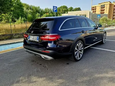 Usata Mercedes E220 All-Terrain Premium 194 CV (142 kW) 2019 Blu/azzurro Station wagon