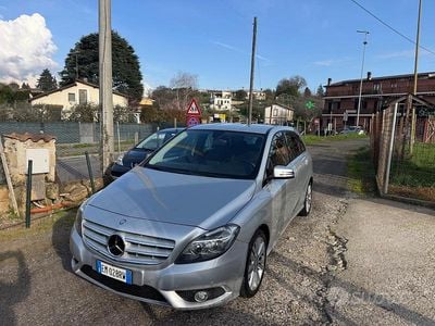 Usata Mercedes B200 Premium 135 CV (99 kW) 2012 Grigio Monovolume