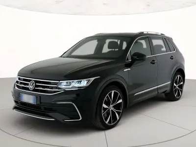 Usata VW Tiguan R-line 150 CV (110 kW) 2022 Deep black perlato SUV
