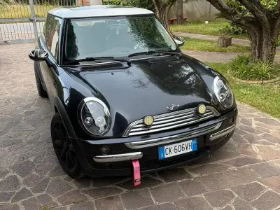 Begagnad Mini Cooper 116 HK (85 kW) 2004 Svart Halvkombi