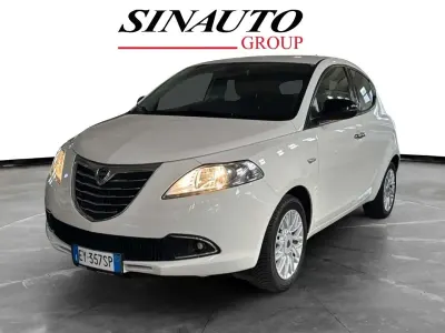 Usata Lancia Ypsilon Gold 69 CV (50 kW) 2015 Bianco Utilitaria