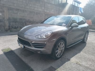 Usata Porsche Cayenne 245 CV (180 kW) 2011 Grigio SUV