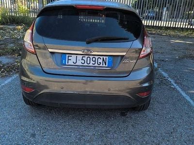 Usata Ford Fiesta Titanium 95 CV (69 kW) 2017 Grigio Utilitaria