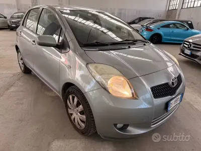 Usata Toyota Yaris 87 CV (63 kW) 2008 Grigio Utilitaria