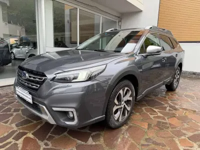 Usado Subaru Outback Premium 169 CV (124 kW) 2022 Gris Familiar