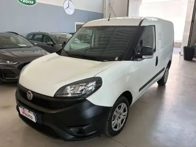 Usata Fiat Doblò Lounge 105 CV (77 kW) 2022 Bianco Monovolume