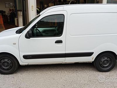 Usata Renault Kangoo 68 CV (50 kW) 2006 Bianco