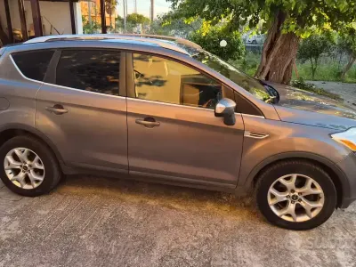 Usata Ford Kuga 140 CV (102 kW) 2011 Grigio SUV