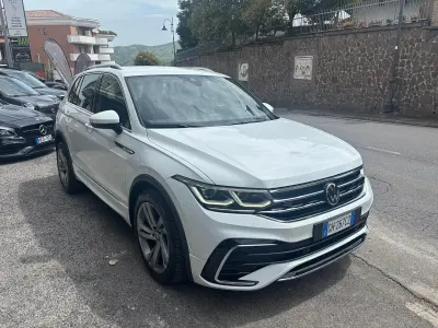 Usata VW Tiguan R-line 149 CV (109 kW) 2022 Bianco SUV
