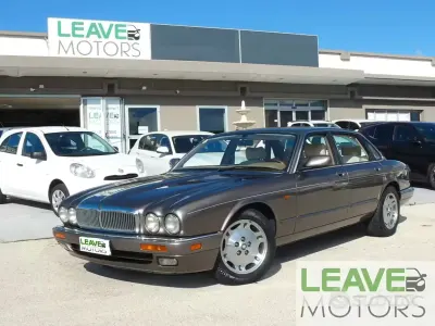Usata Jaguar XJ6 211 CV (155 kW) 1997 Marrone Berlina