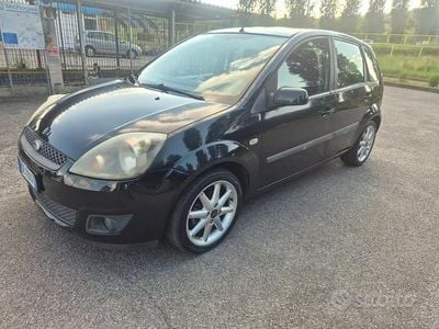 Begagnad Ford Fiesta 75 HK (55 kW) 2007 Svart Halvkombi