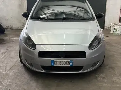 Usado Fiat Grande Punto Dynamic 90 HP (66 kW) 2007 Citadino