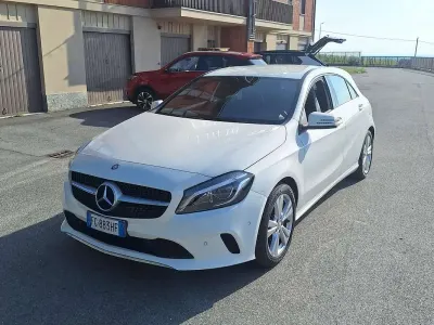 Usata Mercedes A180 109 CV (80 kW) 2017 Bianco Utilitaria
