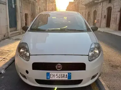 Usata Fiat Grande Punto 75 CV (55 kW) 2011 Bianco Utilitaria