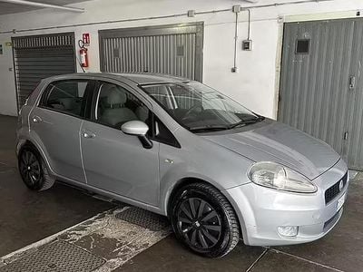 Usata Fiat Grande Punto Dynamic 78 CV (57 kW) 2006 Grigio Utilitaria