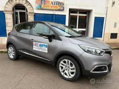 Käytetty Renault Captur 90 HP (66 kW) 2016 Harmaa Katumaasturi