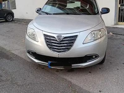 Usata Lancia Ypsilon 95 CV (69 kW) 2011 Grigio Utilitaria