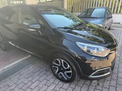 Usata Renault Captur Iconic 90 CV (66 kW) 2016 Nero SUV