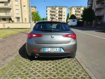 Usata Alfa Romeo Giulietta Distinctive 120 CV (88 kW) 2016 Utilitaria